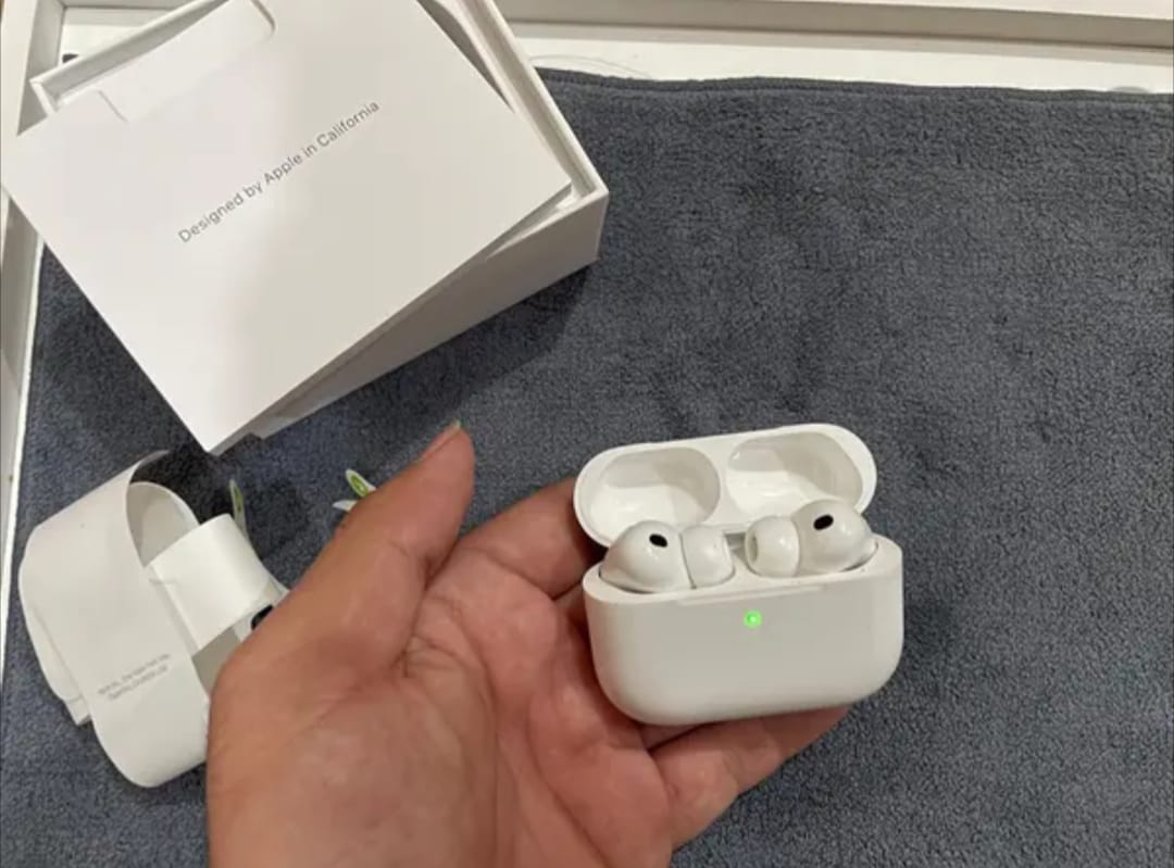 Apple AirPods Pro – Wireless Earbuds
