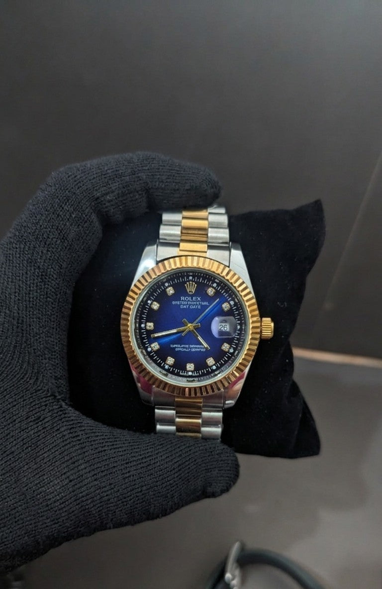 "Roblox Gold Diver Luxury Watch* - Blue and gold combination with a classic luxury appearance.